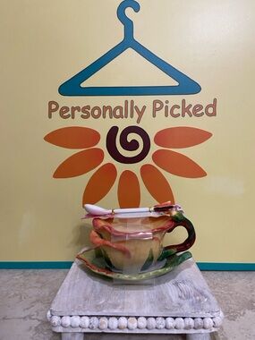 Corner Ruby Garden Collection Teacup and Saucer Set